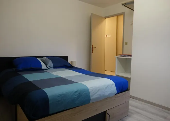Tout un 2eme étage à 300 mètres de la mer, chez l'habitant !