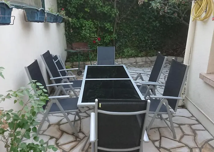Tout un 2eme étage à 300 mètres de la mer, chez l'habitant !