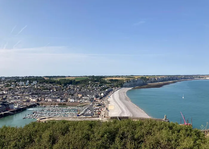 Charmant Studio avec vue sur le port et falaises